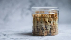 Papacko salad packaging with clear anti-fog lid displaying fresh ingredients for restaurant delivery and retail display