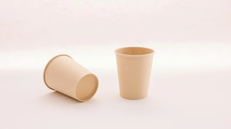 Papacko paper cups with recycling symbols for EU compliance and sustainable waste management in European markets