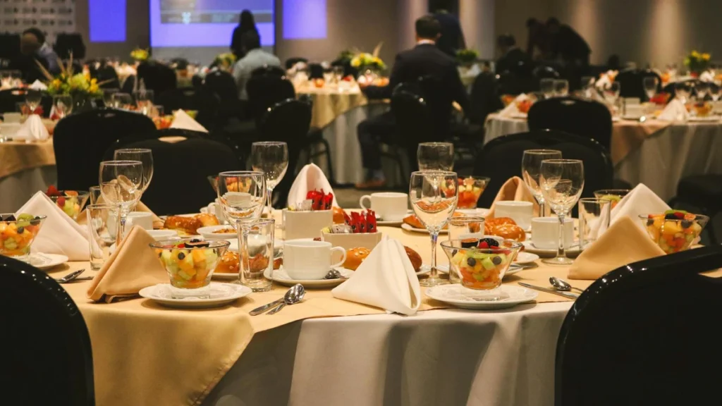 Papacko premium paper napkins elegantly folded on fine dining restaurant table with quality presentation