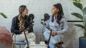 Papacko double wall cups for takeaway chains showing insulated construction and branded design for coffee shops