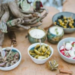 Papacko sustainable paper bowls for soups and noodles with compostable materials and leak-resistant design