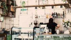 Eco-friendly paper cups for hot drinks in a sustainable coffee shop - Papacko