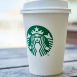 Professional coffee cup lids for cafés and takeaway service - secure fit and spill protection from Papacko