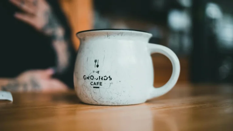 Paper cup branding for coffee shops showing effective logo design and brand identity - Papacko