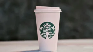 Variety of disposable coffee cup lids for hot beverages in professional cafe setting - Papacko