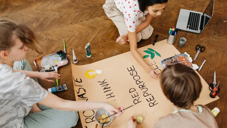 Biodegradable paper cups with eco-friendly materials showing sustainable food service solutions - Papacko