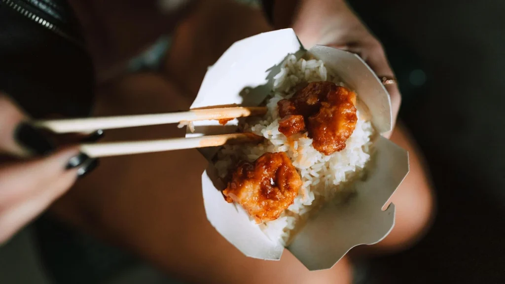 Papacko kraft takeaway boxes showing durable construction and eco-friendly design for restaurants and food delivery services