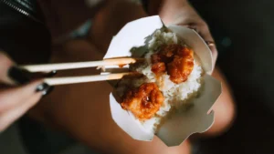 Papacko kraft takeaway boxes showing durable construction and eco-friendly design for restaurants and food delivery services