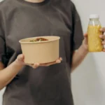 Papacko paper bowls with window lids showcasing colorful fresh salads for cafés and restaurants takeaway display