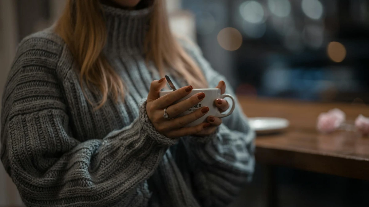 Papacko cafe counter with various hot and cold beverages with different lid types