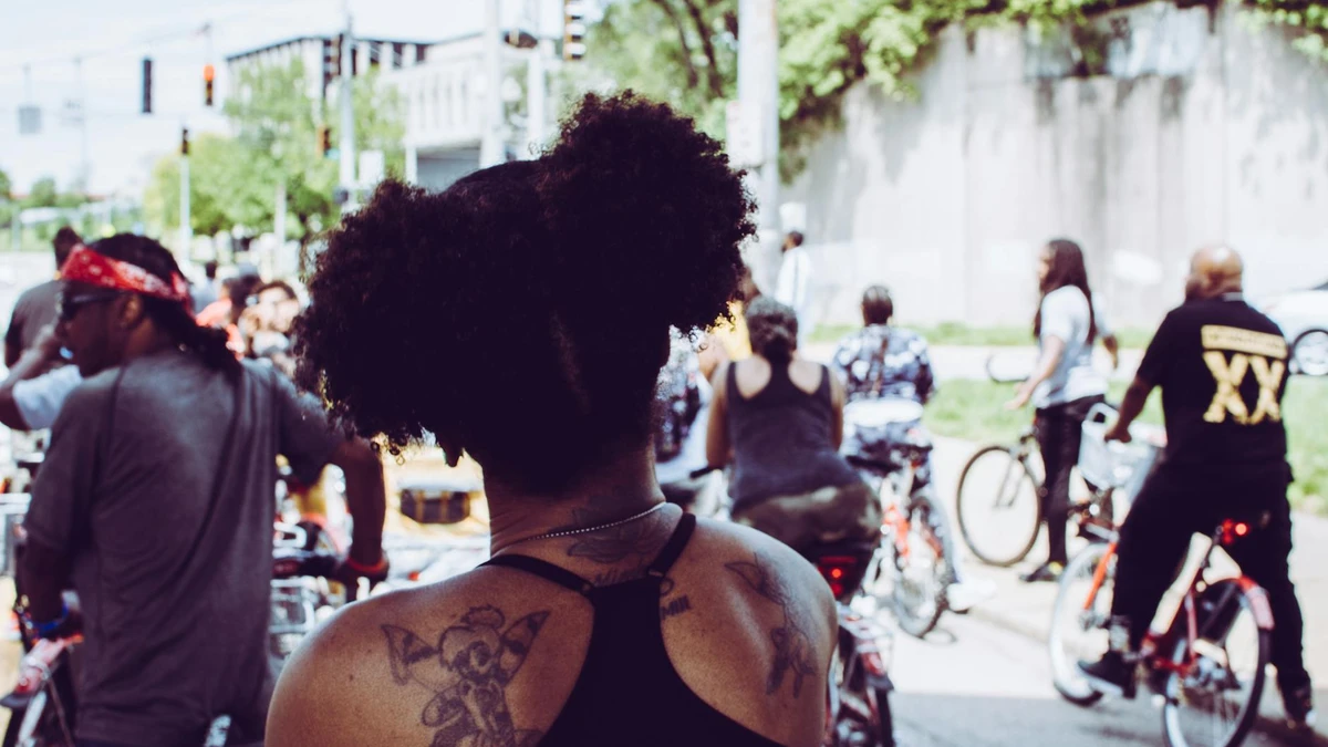 Papacko outdoor summer festival crowd with sustainable cups and recycling stations