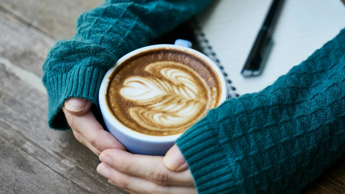 Ripple paper cup comfortable grip showing corrugated texture for heat protection