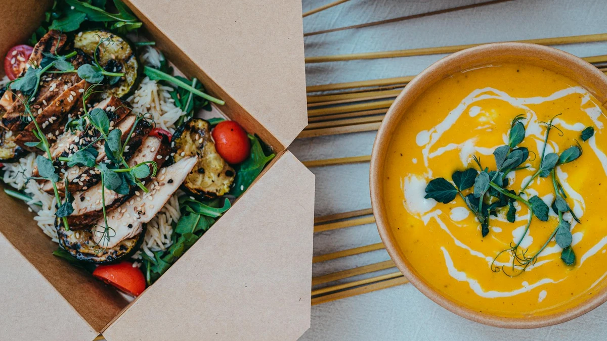 Papacko takeaway combo meal in divided bowl showing separated rice, protein, and vegetables