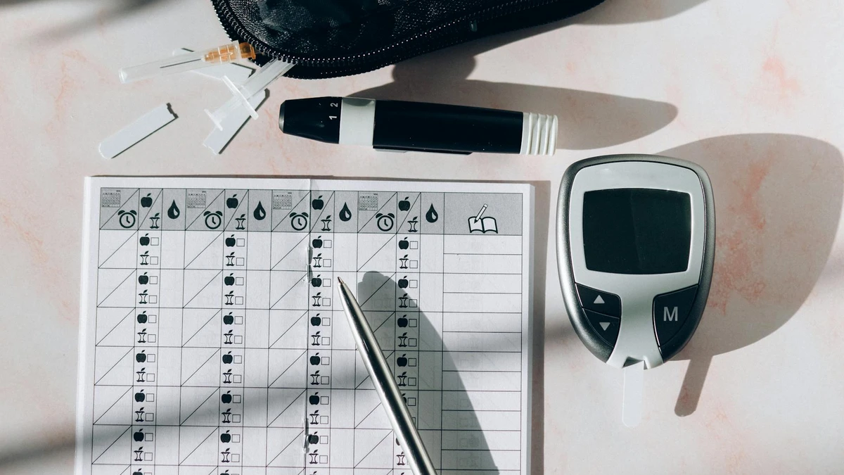 Papacko quality control inspection of custom branded food boxes showing color matching and print alignment v