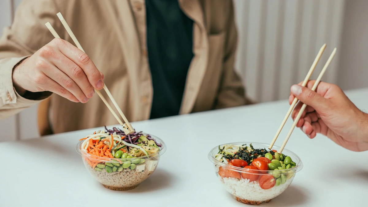 Papacko close-up of paper salad bowls with vibrant custom printed designs showing food photography and brand