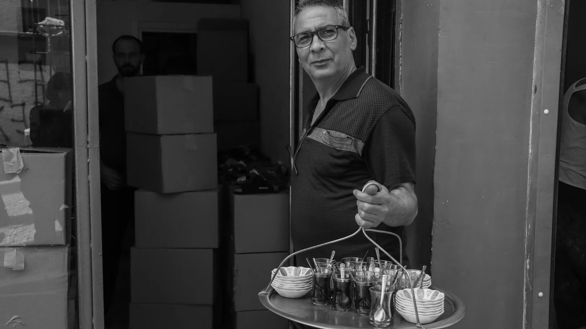 Professional catering delivery with stackable paper lunch boxes