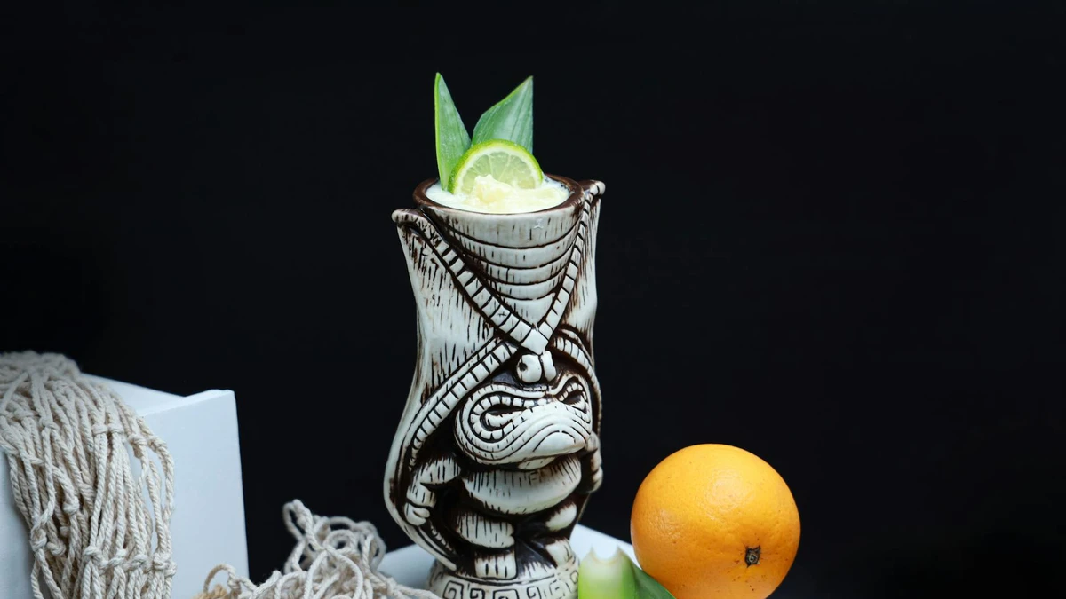 Professional smoothie preparation using quality paper cups - Papacko food service