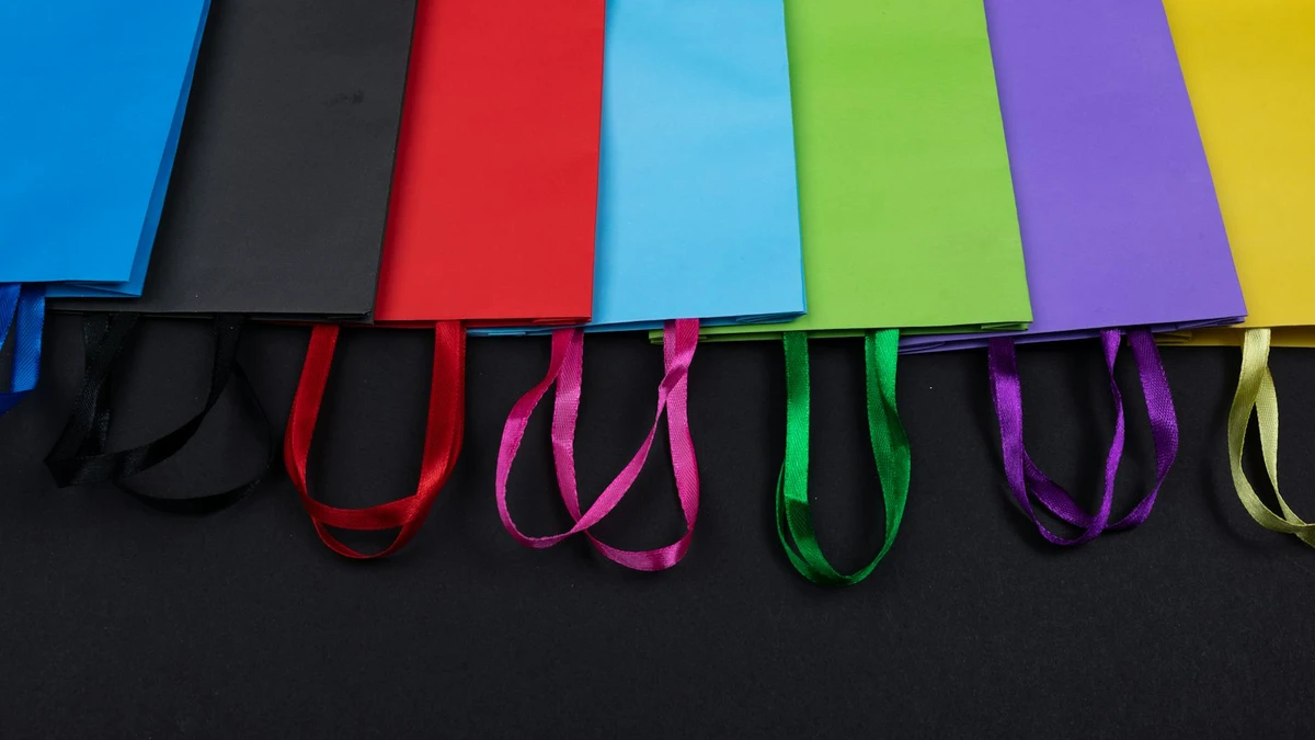 Custom eco paper bags used for retail branding and customer experience - Papacko packaging solutions