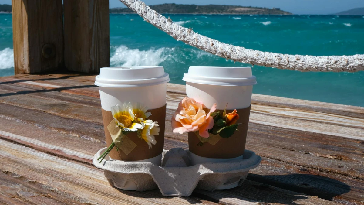 Papacko beach café cold drinks paper cups summer