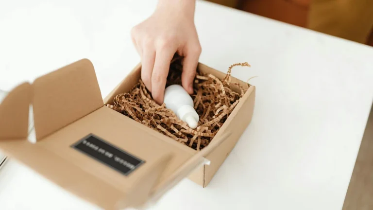 Restaurant using biodegradable food containers with clear eco-friendly branding and messaging