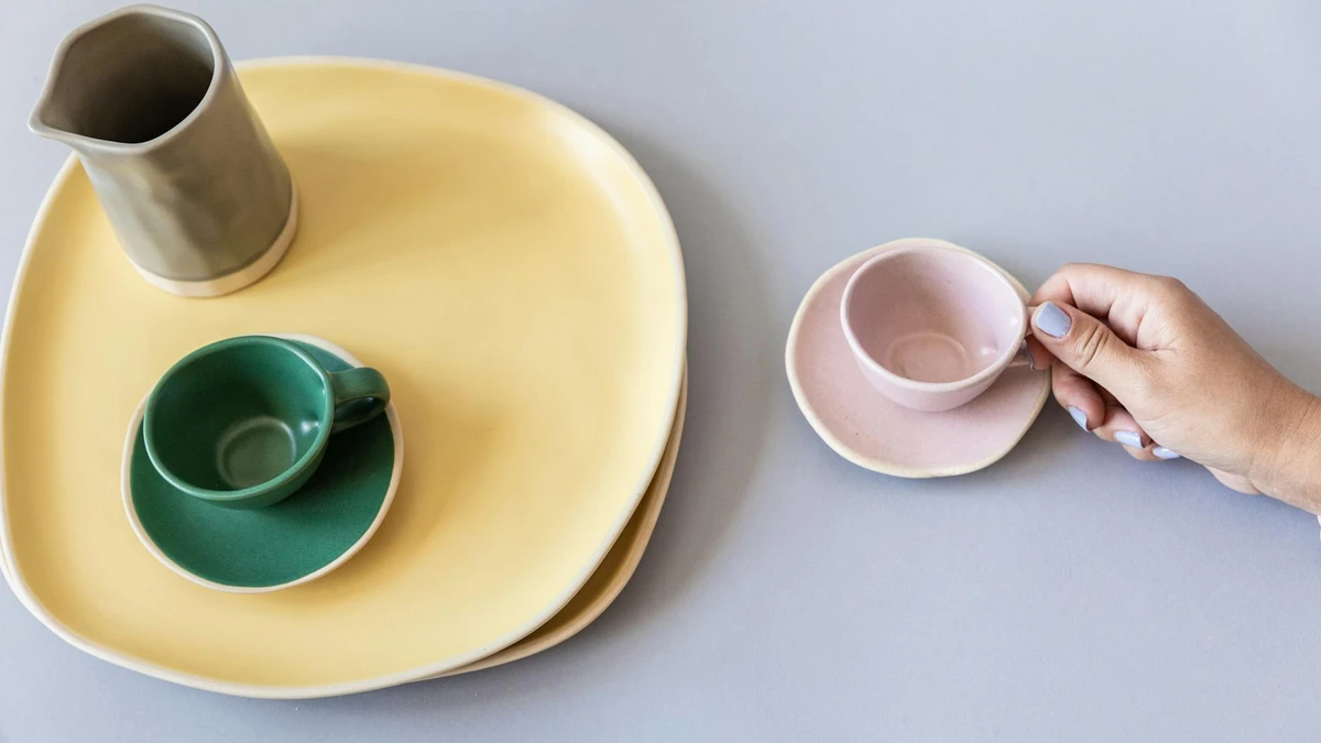 Papacko close-up of secure cup holder design with beverage cups showing anti-spill features