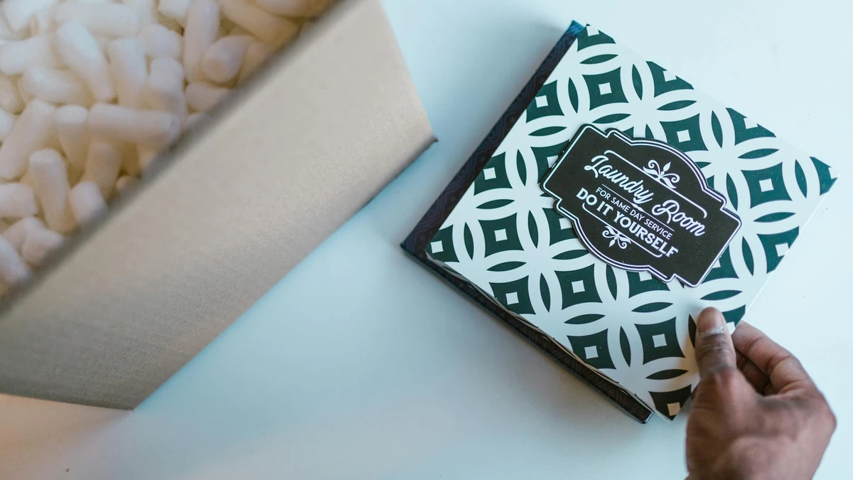 Papacko close-up of custom printed lunch box design showing branded packaging details and food presentation